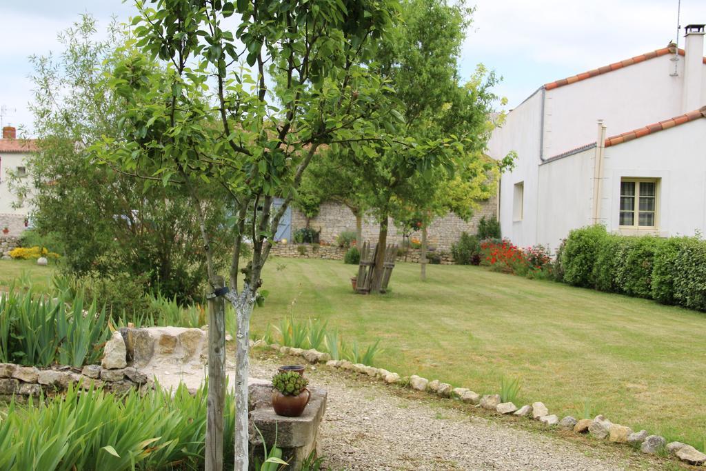 Maison d'hôtes LE LAVOIR Fontaines  Exterior foto