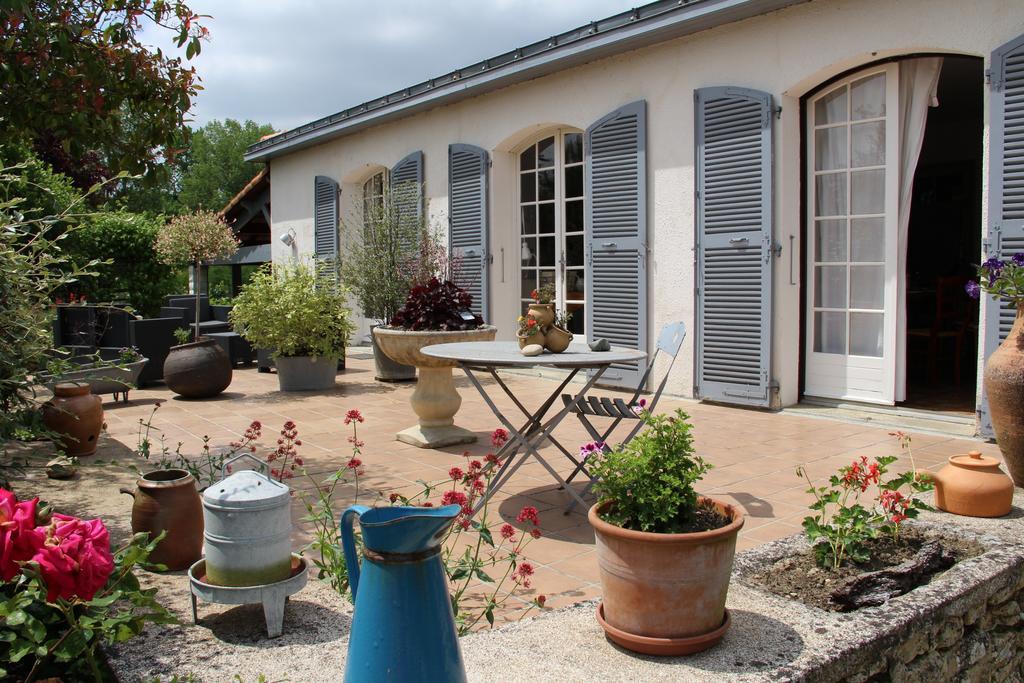 Maison d'hôtes LE LAVOIR Fontaines  Exterior foto