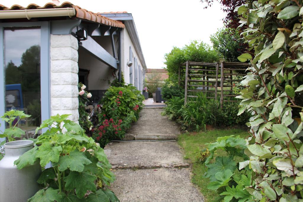 Maison d'hôtes LE LAVOIR Fontaines  Exterior foto