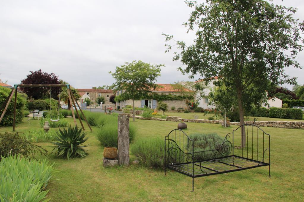 Maison d'hôtes LE LAVOIR Fontaines  Exterior foto