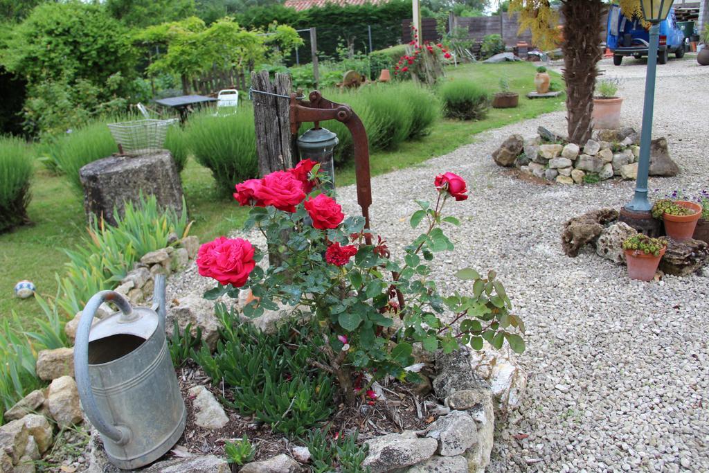 Maison d'hôtes LE LAVOIR Fontaines  Exterior foto