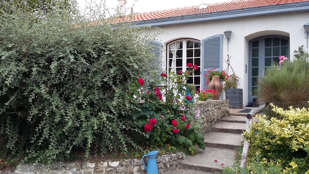 Maison d'hôtes LE LAVOIR Fontaines  Exterior foto