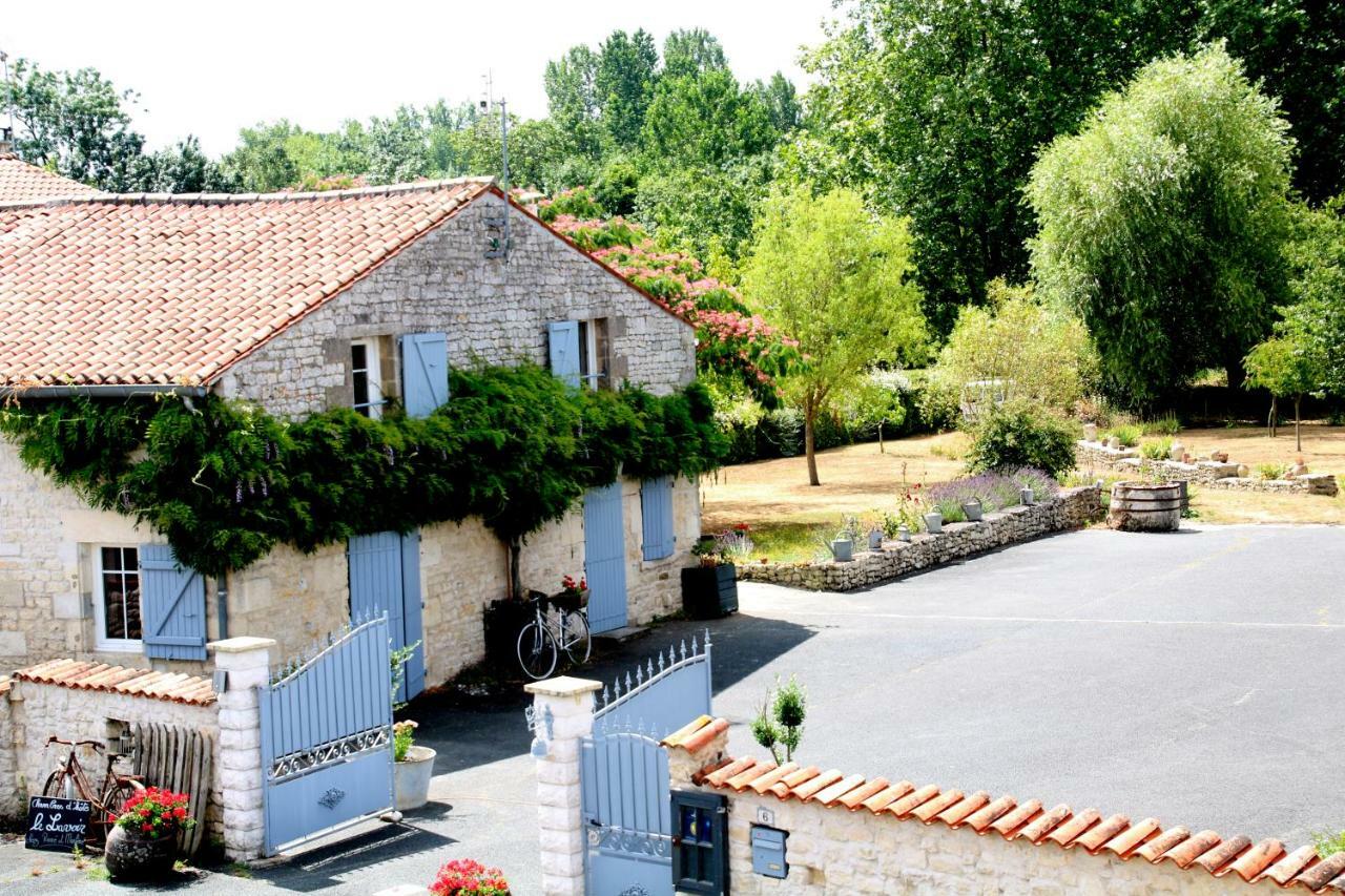 Maison d'hôtes LE LAVOIR Fontaines  Exterior foto
