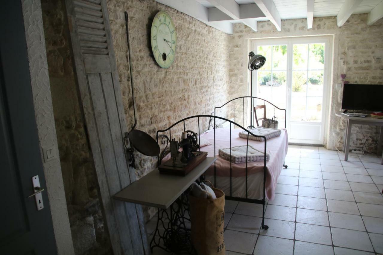 Maison d'hôtes LE LAVOIR Fontaines  Exterior foto
