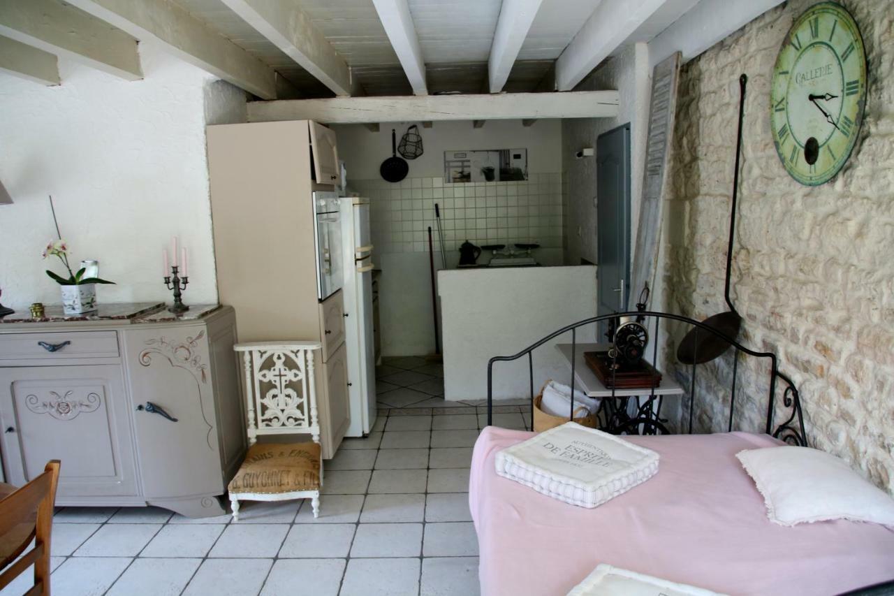 Maison d'hôtes LE LAVOIR Fontaines  Exterior foto