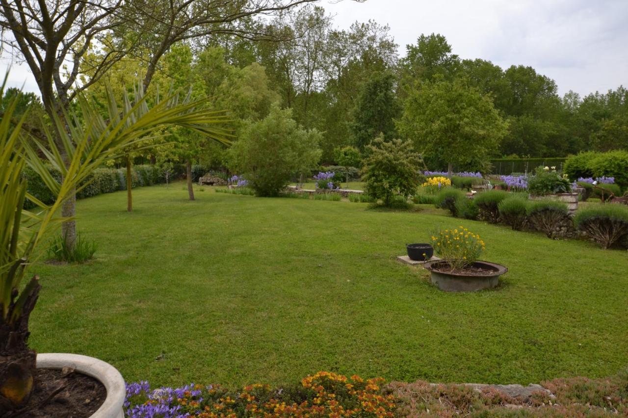 Maison d'hôtes LE LAVOIR Fontaines  Exterior foto