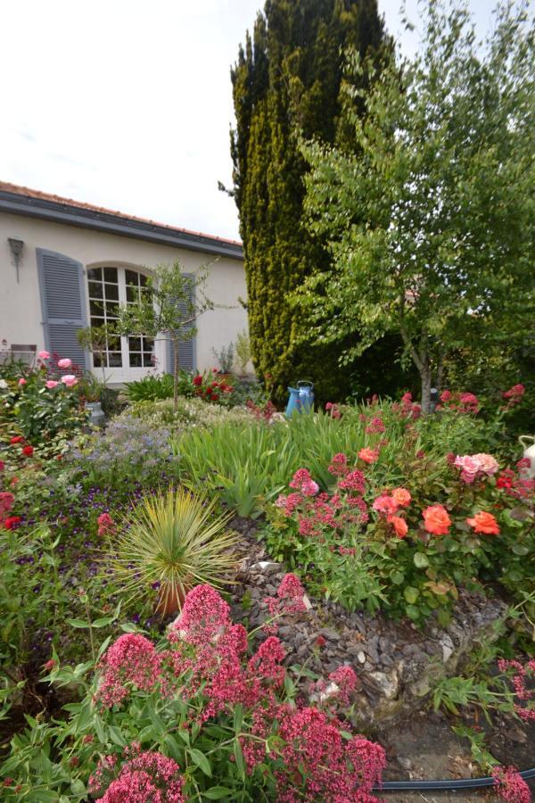 Maison d'hôtes LE LAVOIR Fontaines  Exterior foto