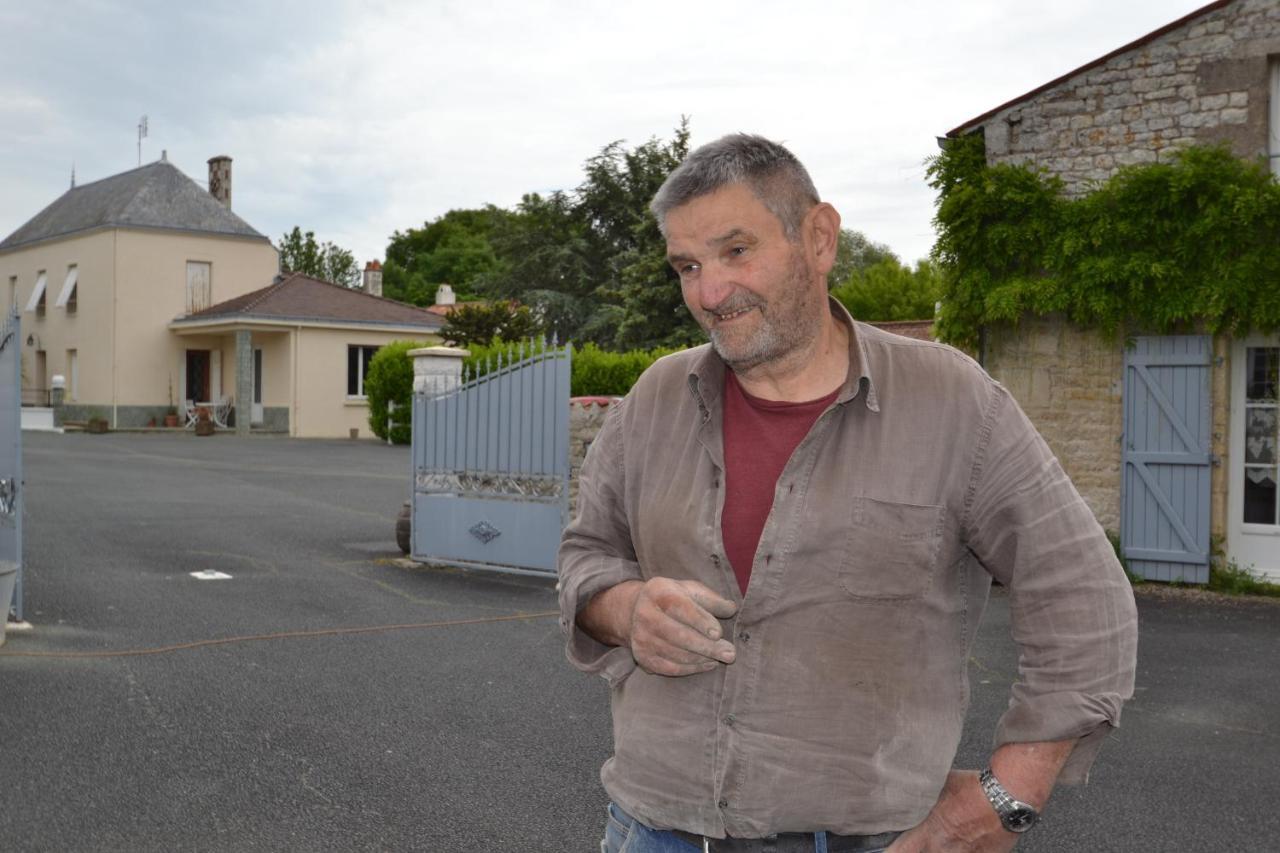 Maison d'hôtes LE LAVOIR Fontaines  Exterior foto